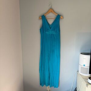 Elegant Blue Sleeveless Nighgown